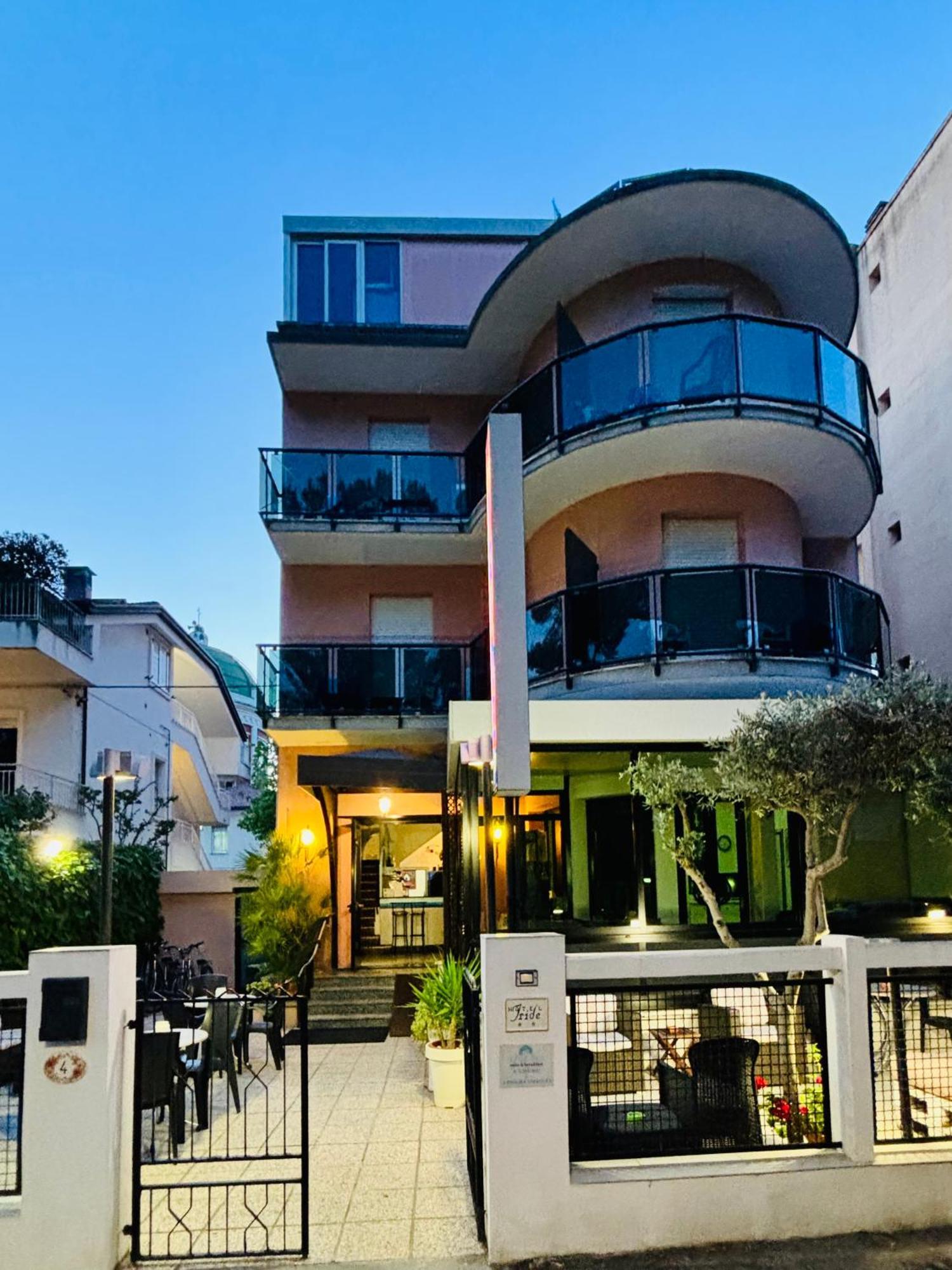 Hotel Iride Suite & Breakfast- Ideale Per Famiglie E Coppie Riccione Exterior photo